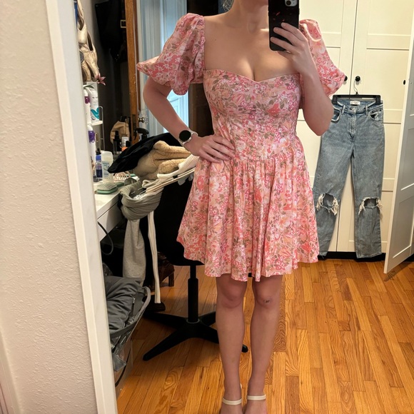 PHORCHIA MINI DRESS - IN FLEUR PRINT
SHOWPO size US 6 - Picture 4 of 8